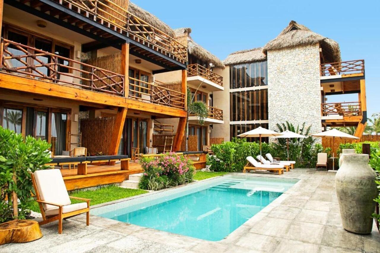 Lonsdale hotel in puerto deals escondido